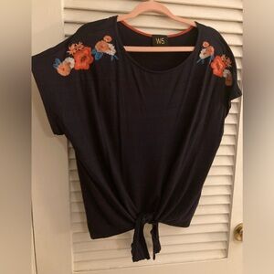 W5 navy blue embroidered tee, size XL